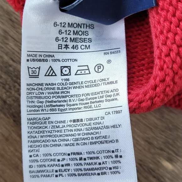 Red knit gnome baby hat - Picture 5 of 6